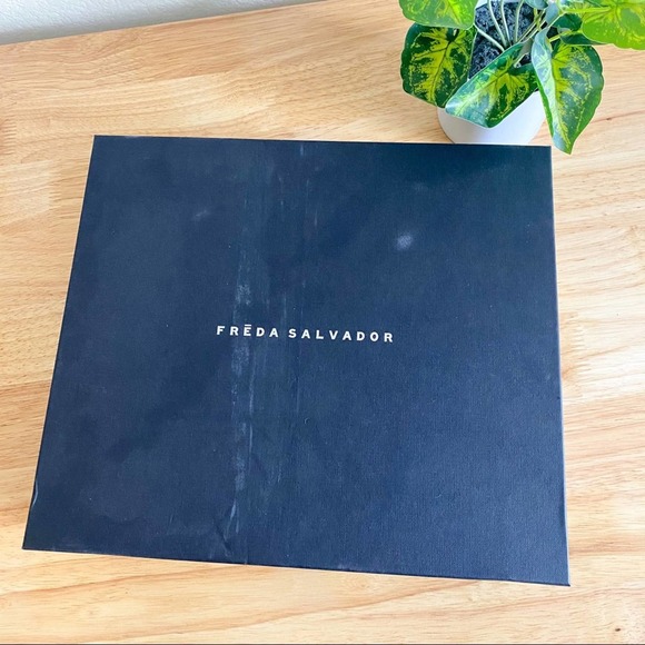 Freda Salvador Sleek Cheetah Chelsea Booties Leather Trim Genuine Calf Hair NWT - Picture 3 of 10